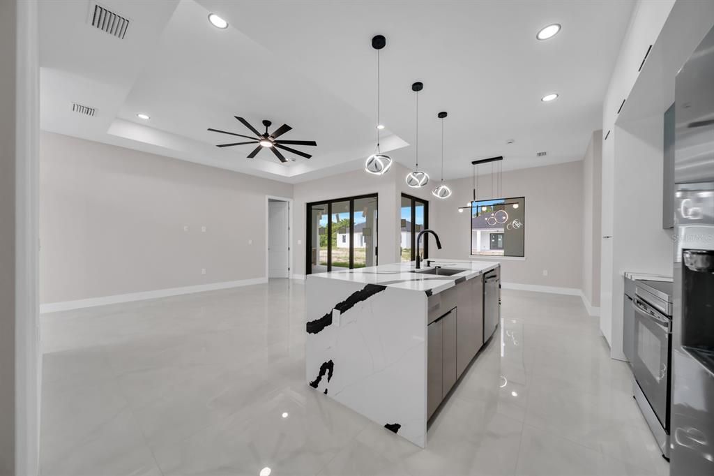 For Sale: $384,900 (4 beds, 2 baths, 1735 Square Feet)