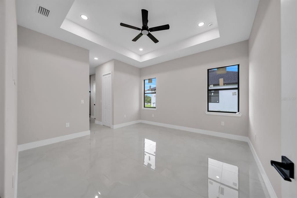 For Sale: $384,900 (4 beds, 2 baths, 1735 Square Feet)