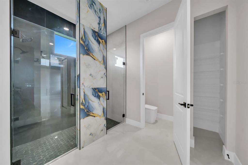 For Sale: $384,900 (4 beds, 2 baths, 1735 Square Feet)