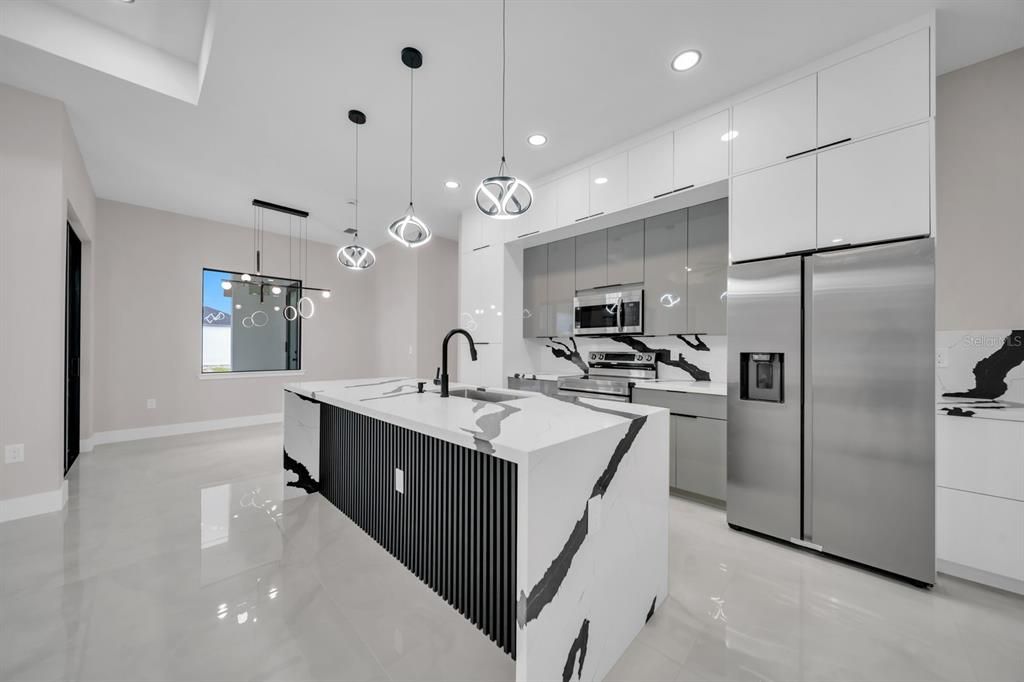 For Sale: $384,900 (4 beds, 2 baths, 1735 Square Feet)