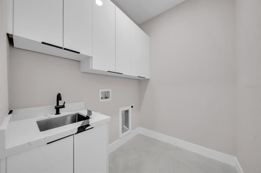 For Sale: $384,900 (4 beds, 2 baths, 1735 Square Feet)