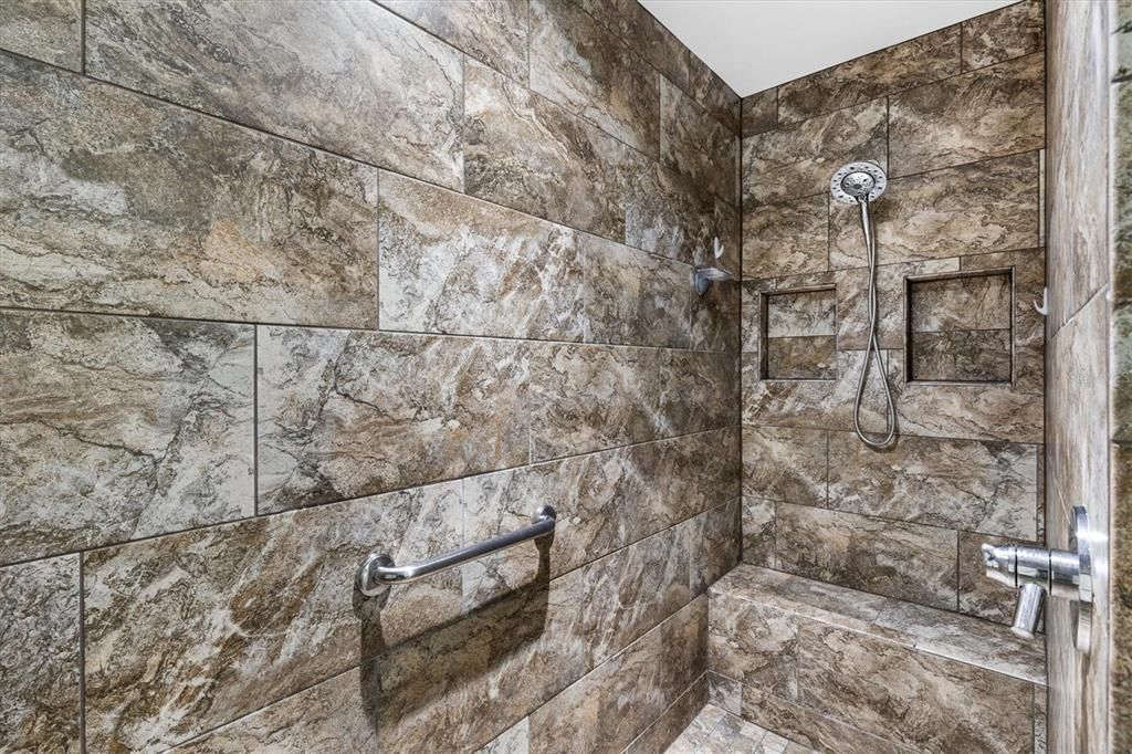En Venta: $845,000 (3 camas, 2 baños, 2829 Pies cuadrados)