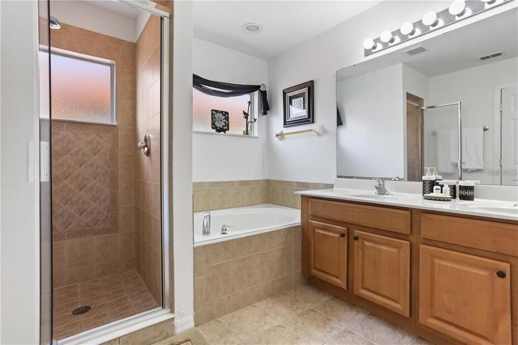 For Rent: $3,500 (6 beds, 5 baths, 3512 Square Feet)