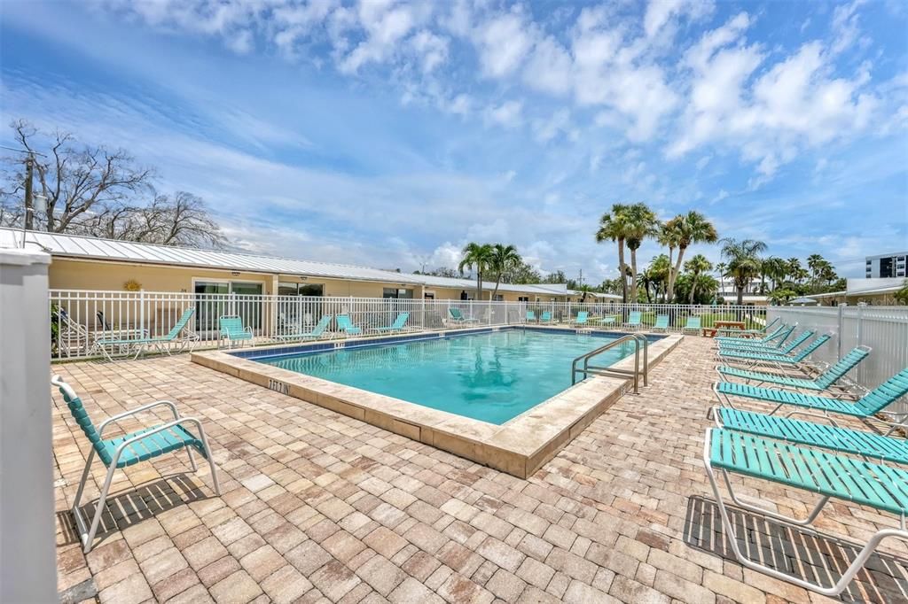 For Sale: $679,000 (2 beds, 2 baths, 921 Square Feet)