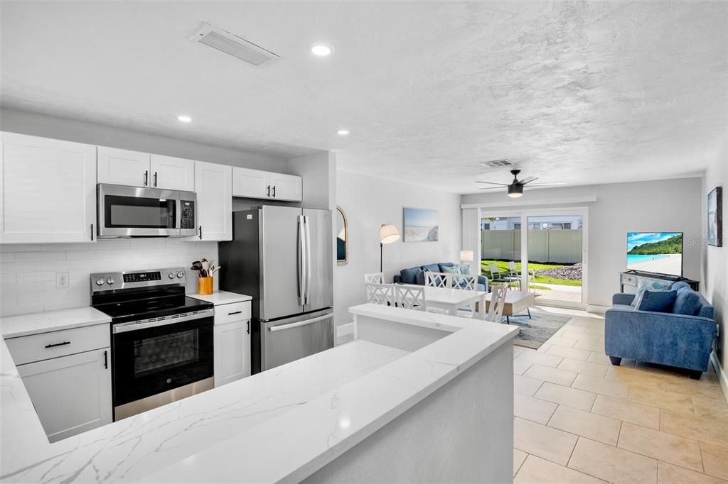 For Sale: $679,000 (2 beds, 2 baths, 921 Square Feet)