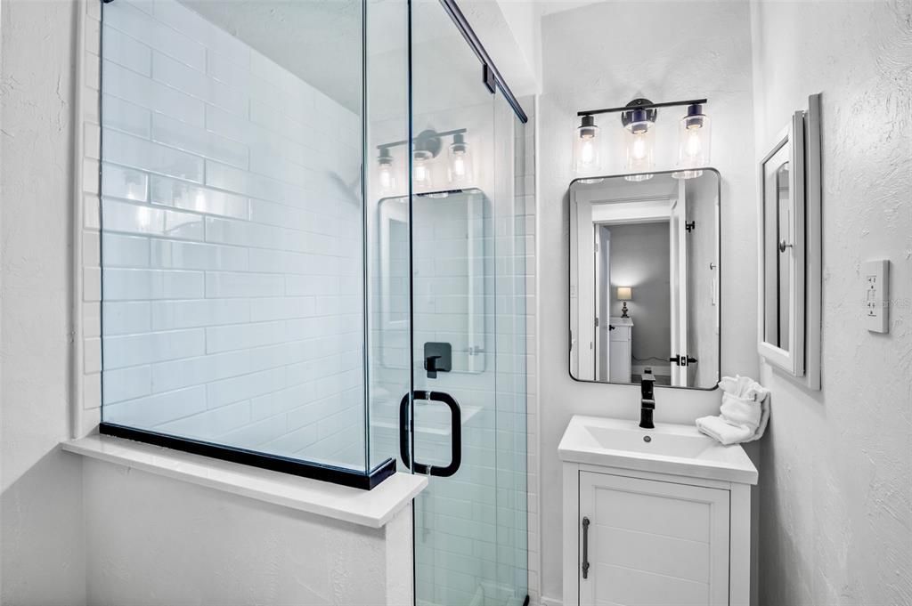 For Sale: $679,000 (2 beds, 2 baths, 921 Square Feet)