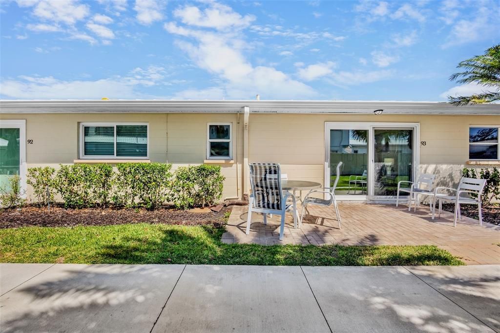 For Sale: $679,000 (2 beds, 2 baths, 921 Square Feet)