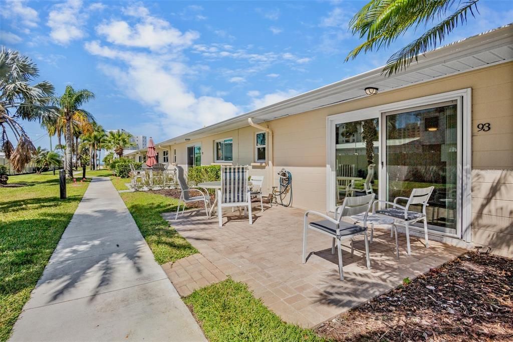 For Sale: $679,000 (2 beds, 2 baths, 921 Square Feet)