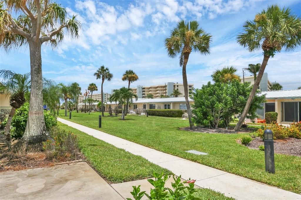 For Sale: $679,000 (2 beds, 2 baths, 921 Square Feet)