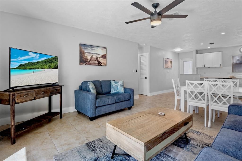 For Sale: $679,000 (2 beds, 2 baths, 921 Square Feet)