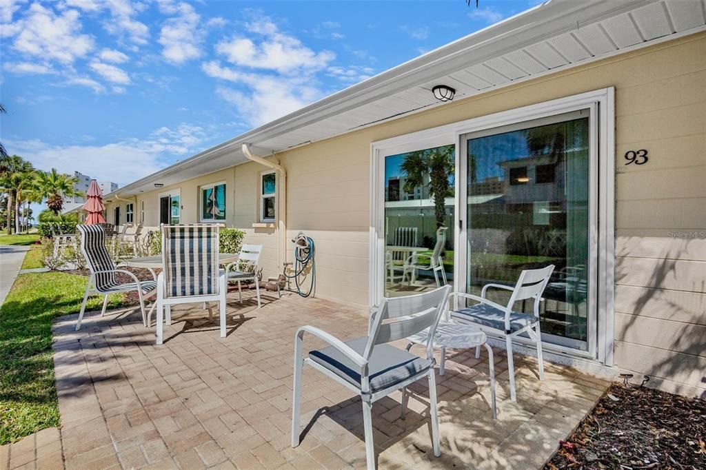For Sale: $679,000 (2 beds, 2 baths, 921 Square Feet)