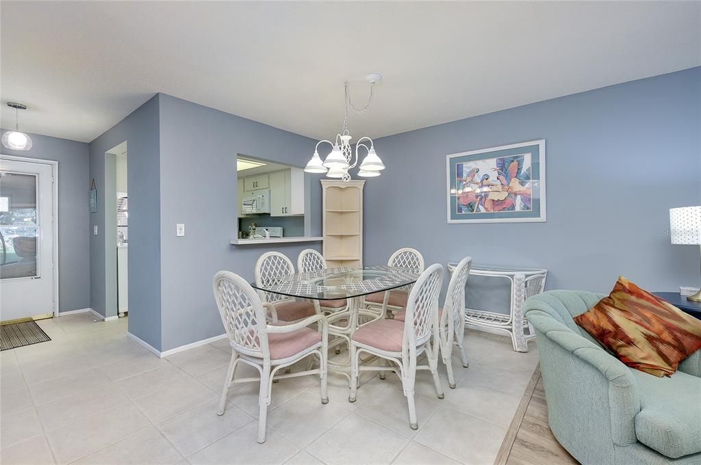 For Sale: $199,900 (2 beds, 2 baths, 1155 Square Feet)