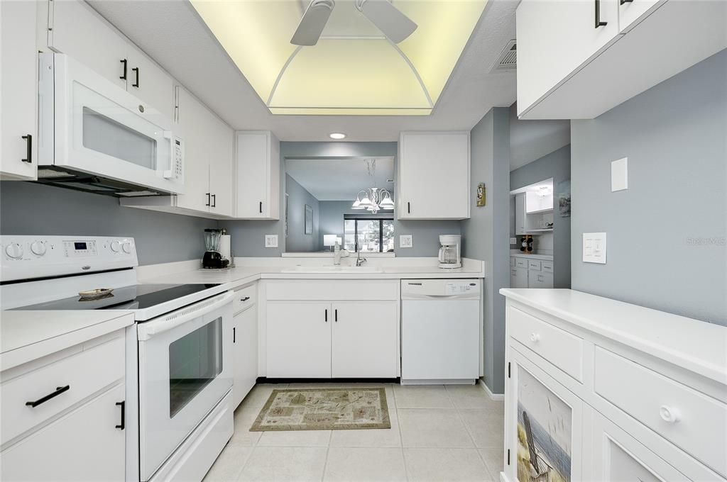 For Sale: $199,900 (2 beds, 2 baths, 1155 Square Feet)