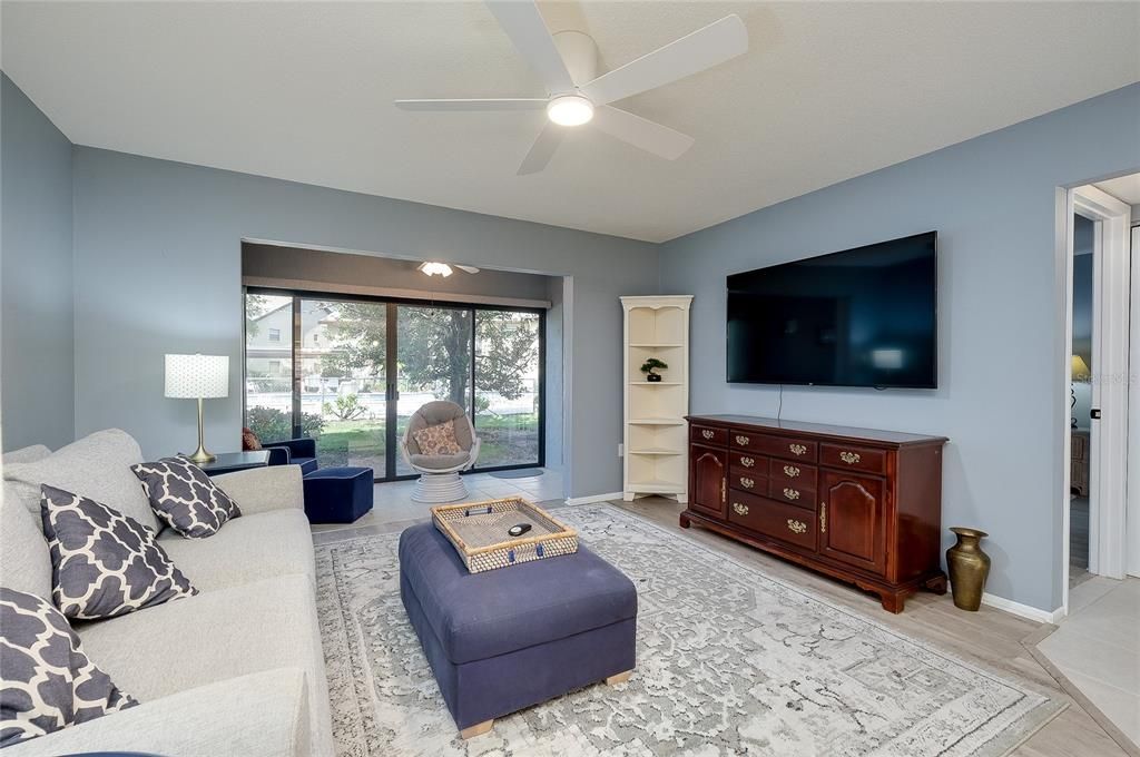 For Sale: $199,900 (2 beds, 2 baths, 1155 Square Feet)