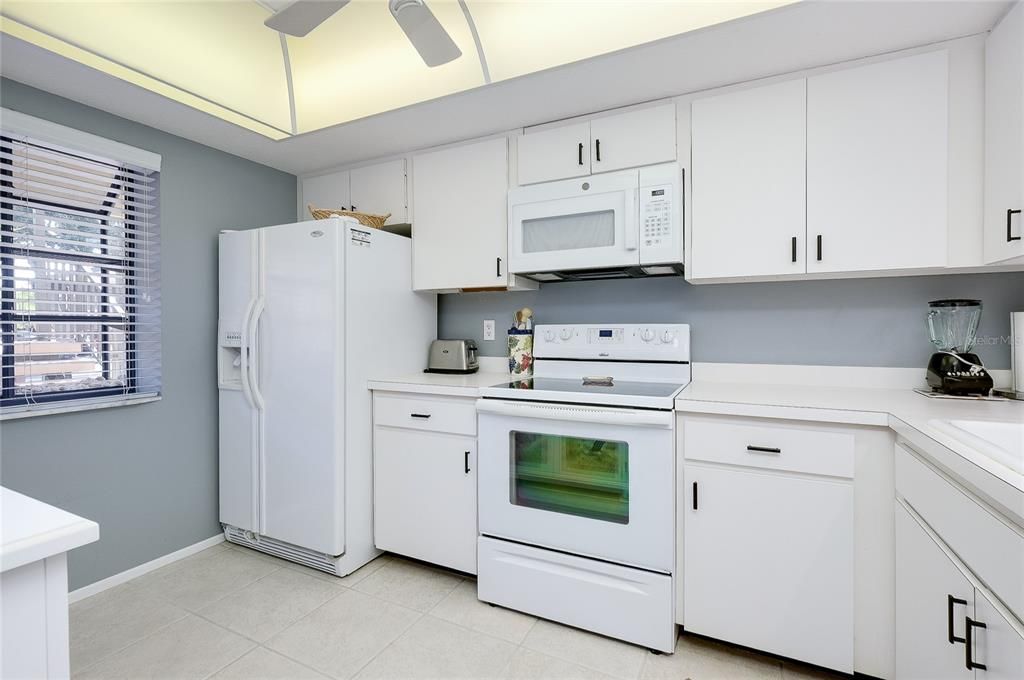 For Sale: $199,900 (2 beds, 2 baths, 1155 Square Feet)