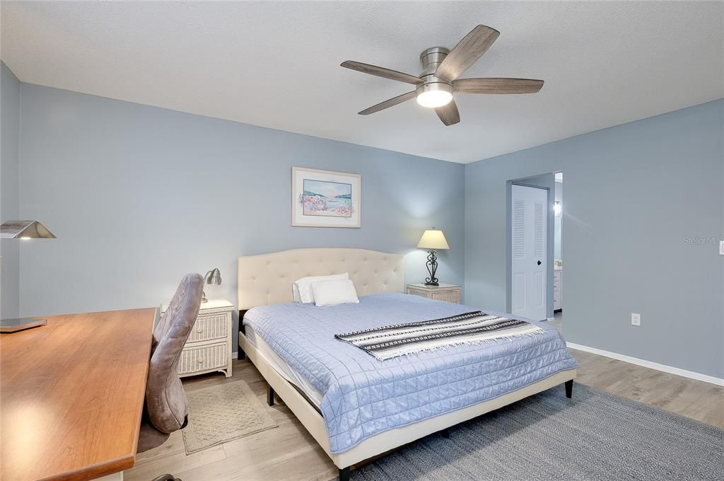 For Sale: $199,900 (2 beds, 2 baths, 1155 Square Feet)
