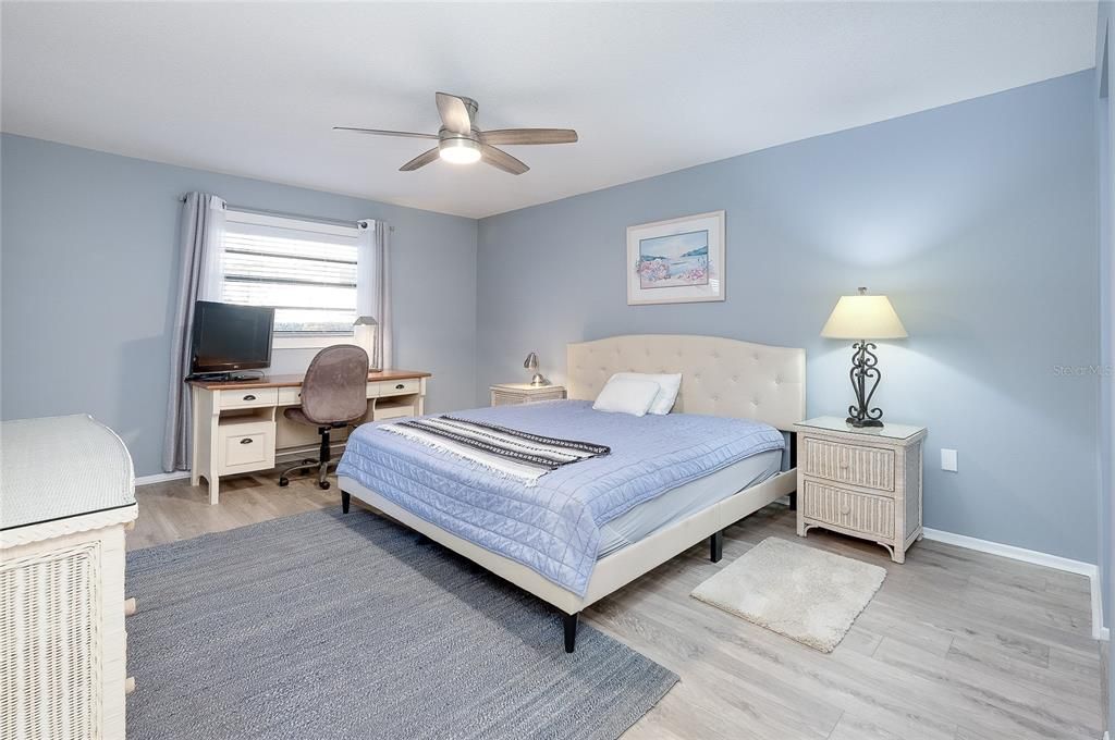 For Sale: $199,900 (2 beds, 2 baths, 1155 Square Feet)