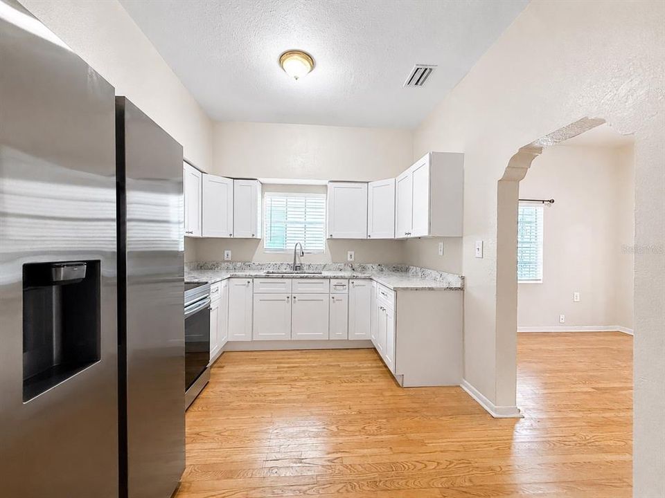 В аренду: $2,600 (2 спален, 2 ванн, 972 Квадратных фут)