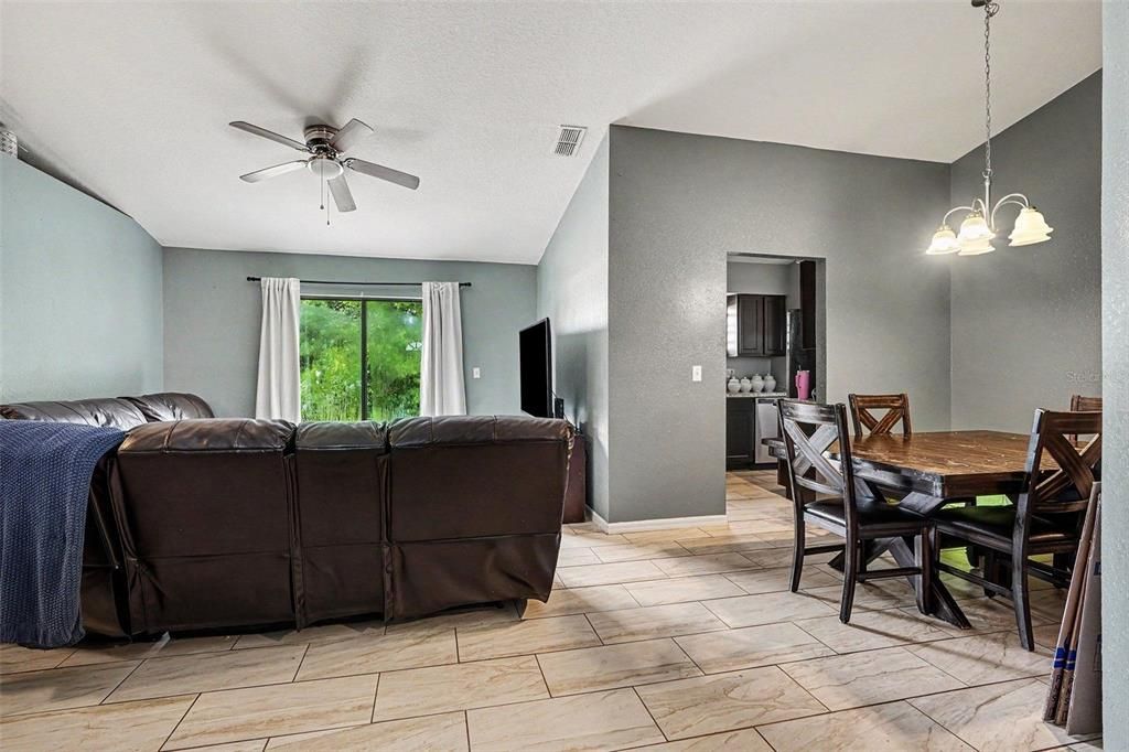 For Sale: $286,000 (3 beds, 2 baths, 1337 Square Feet)