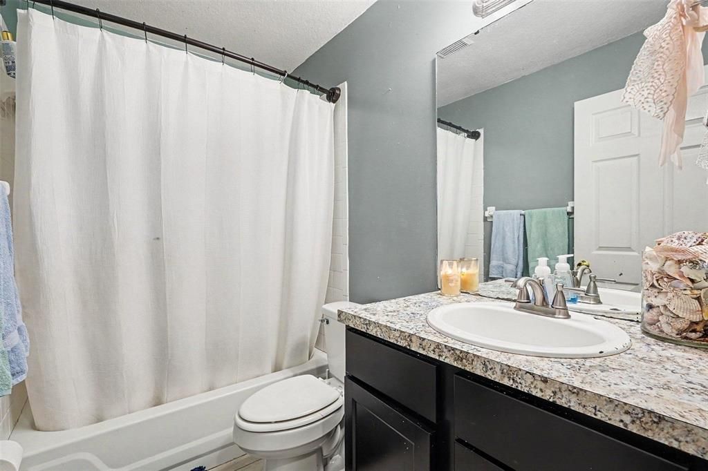 For Sale: $286,000 (3 beds, 2 baths, 1337 Square Feet)