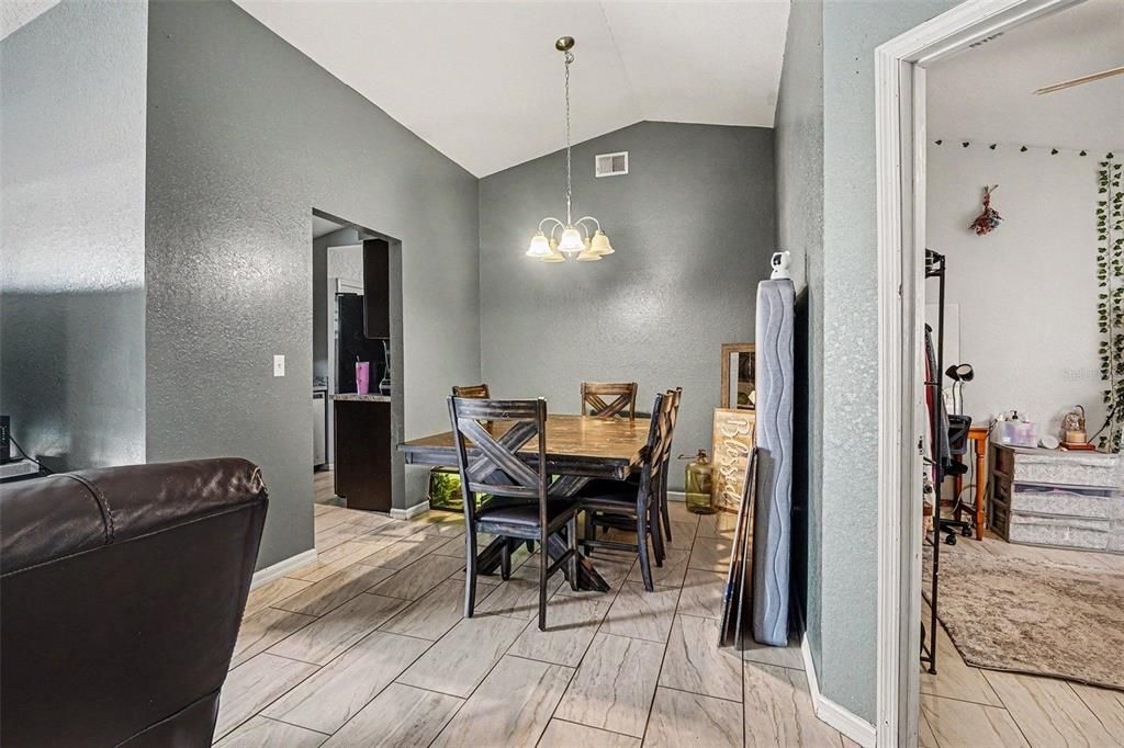For Sale: $286,000 (3 beds, 2 baths, 1337 Square Feet)