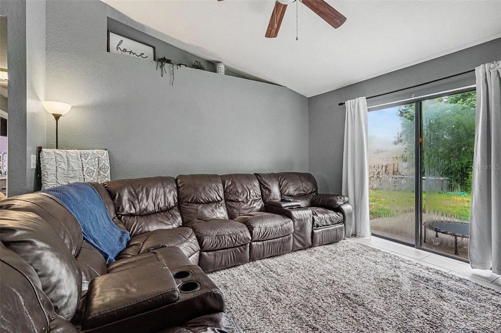 For Sale: $286,000 (3 beds, 2 baths, 1337 Square Feet)