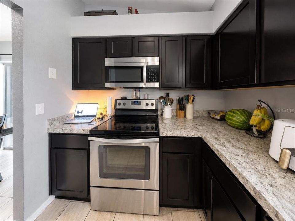 For Sale: $286,000 (3 beds, 2 baths, 1337 Square Feet)