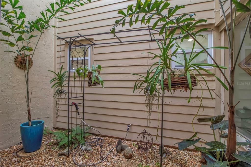 For Sale: $399,900 (3 beds, 2 baths, 1885 Square Feet)