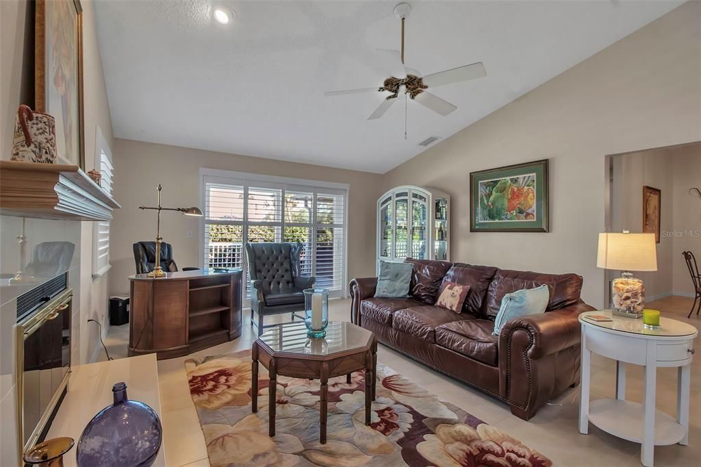 For Sale: $399,900 (3 beds, 2 baths, 1885 Square Feet)