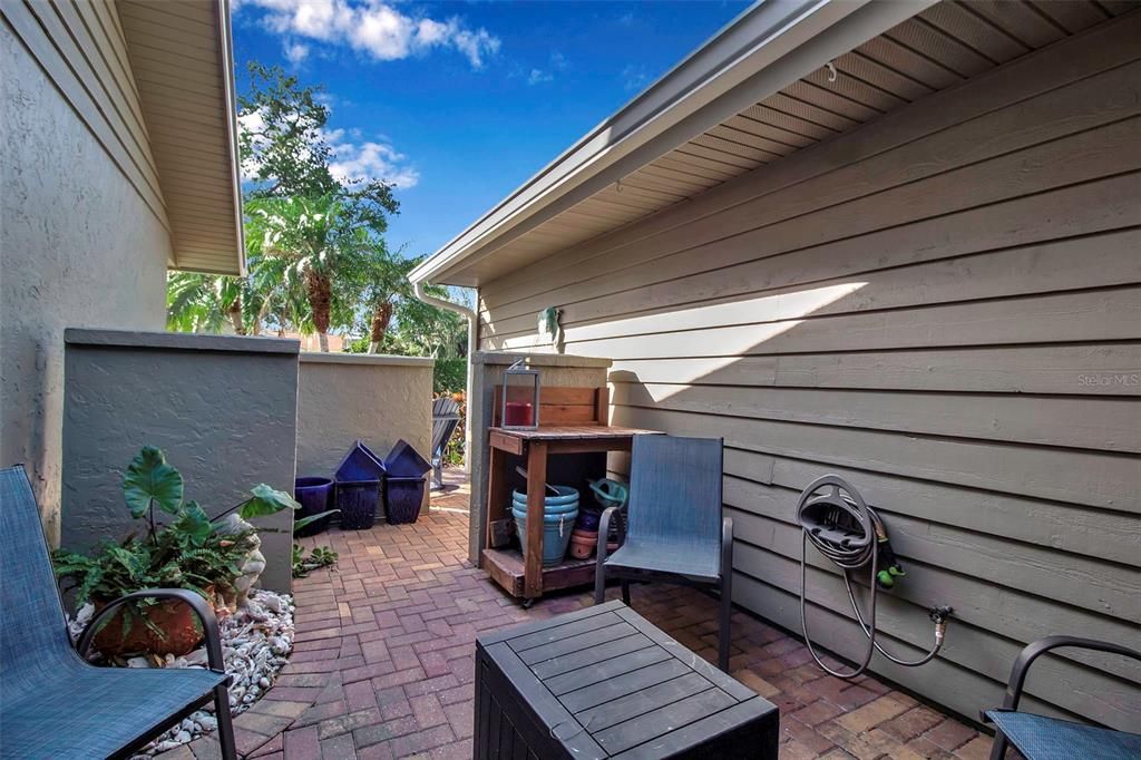 For Sale: $399,900 (3 beds, 2 baths, 1885 Square Feet)