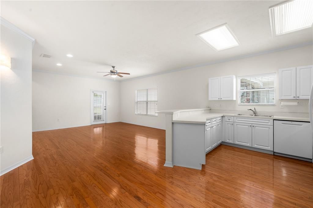 Activo con contrato: $258,000 (3 camas, 2 baños, 1343 Pies cuadrados)