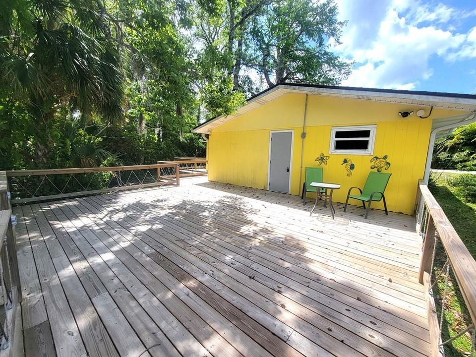 For Rent: $2,100 (2 beds, 1 baths, 864 Square Feet)