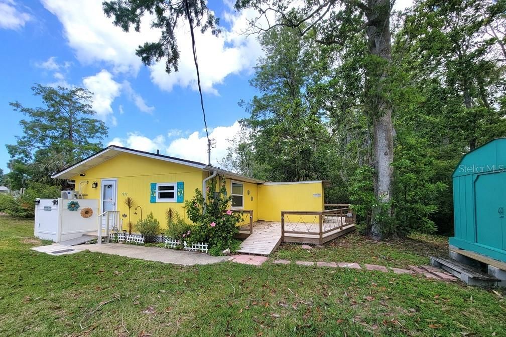 For Rent: $2,100 (2 beds, 1 baths, 864 Square Feet)
