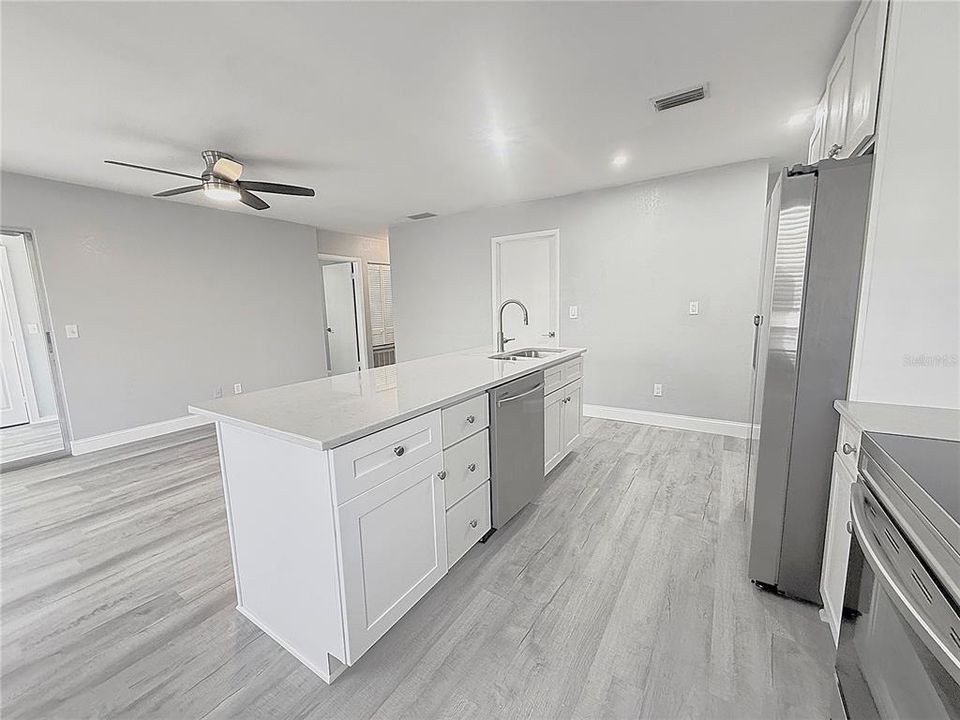 В аренду: $2,500 (3 спален, 2 ванн, 990 Квадратных фут)