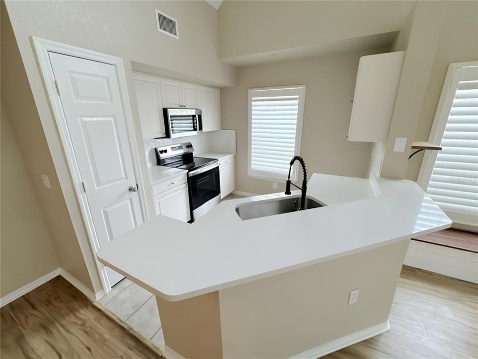 For Sale: $225,000 (2 beds, 2 baths, 1316 Square Feet)