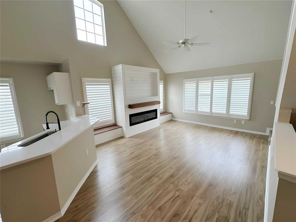 For Sale: $225,000 (2 beds, 2 baths, 1316 Square Feet)