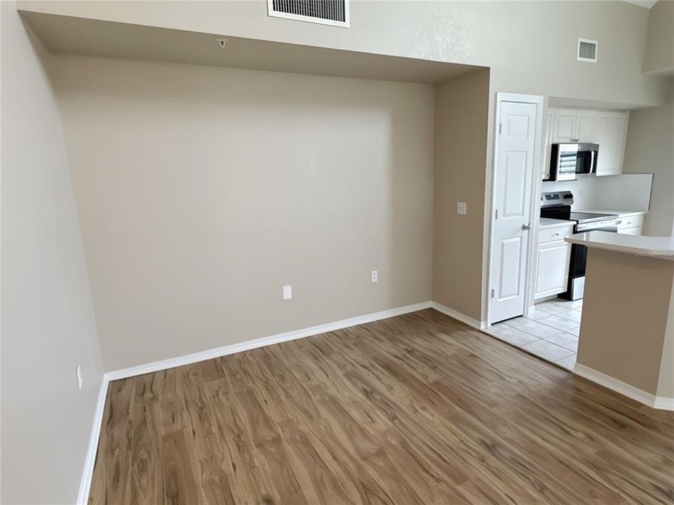 For Sale: $225,000 (2 beds, 2 baths, 1316 Square Feet)
