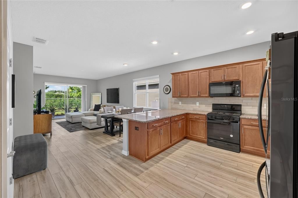 For Sale: $249,900 (2 beds, 2 baths, 1469 Square Feet)