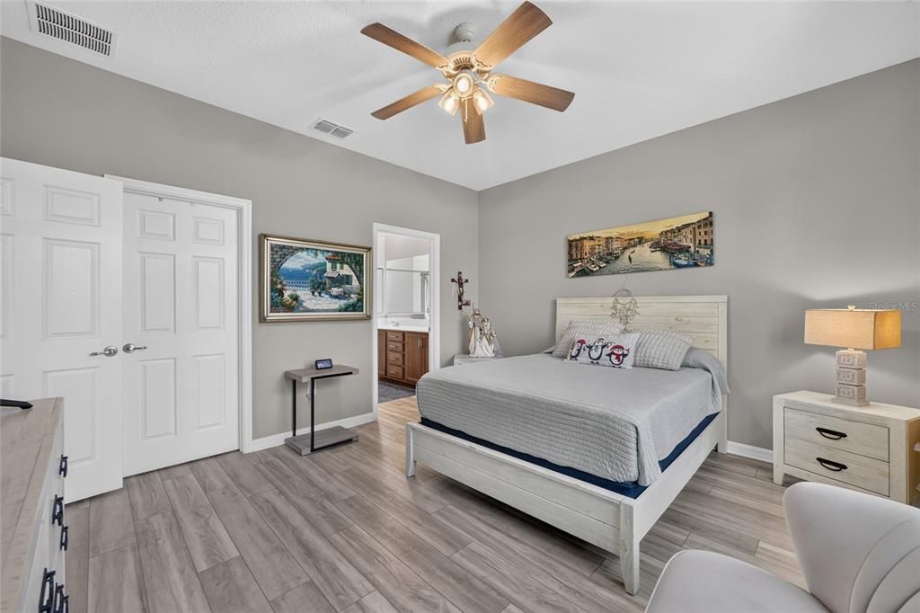 For Sale: $249,900 (2 beds, 2 baths, 1469 Square Feet)