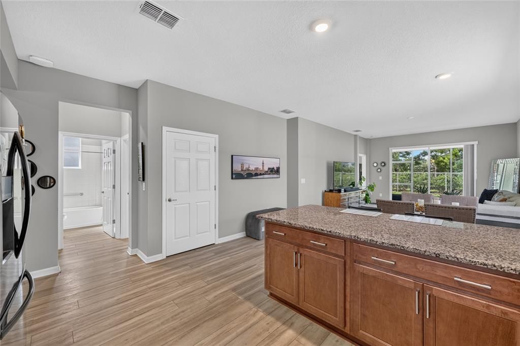 For Sale: $249,900 (2 beds, 2 baths, 1469 Square Feet)