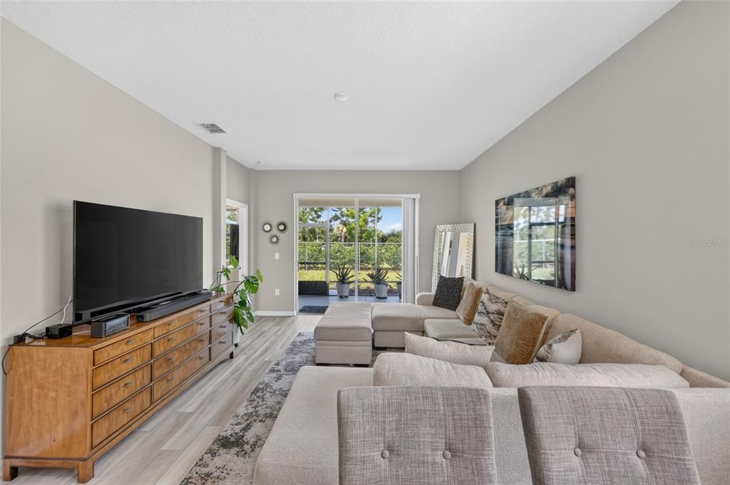 For Sale: $249,900 (2 beds, 2 baths, 1469 Square Feet)