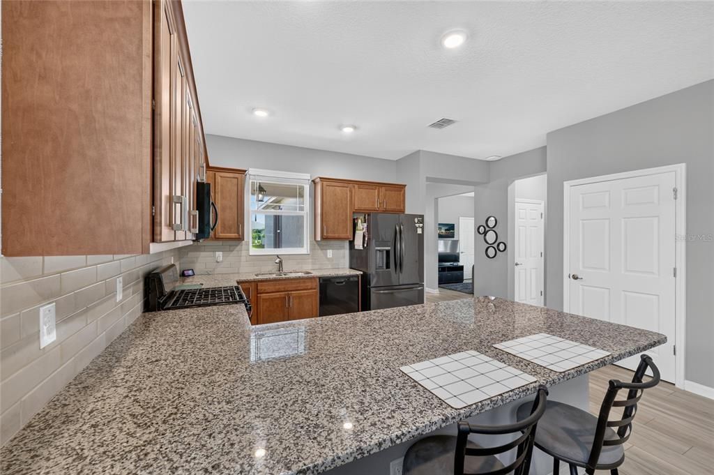 For Sale: $249,900 (2 beds, 2 baths, 1469 Square Feet)
