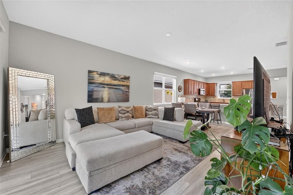 For Sale: $249,900 (2 beds, 2 baths, 1469 Square Feet)