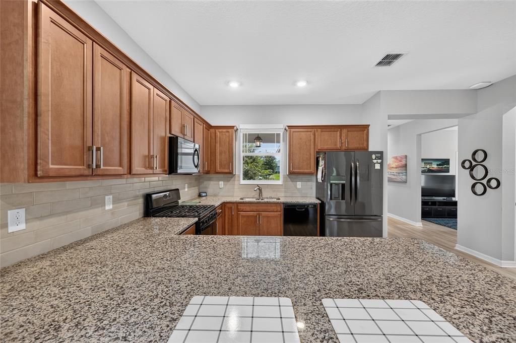 For Sale: $249,900 (2 beds, 2 baths, 1469 Square Feet)