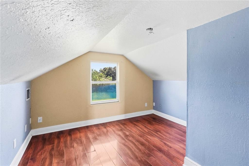 For Sale: $450,000 (3 beds, 1 baths, 2700 Square Feet)