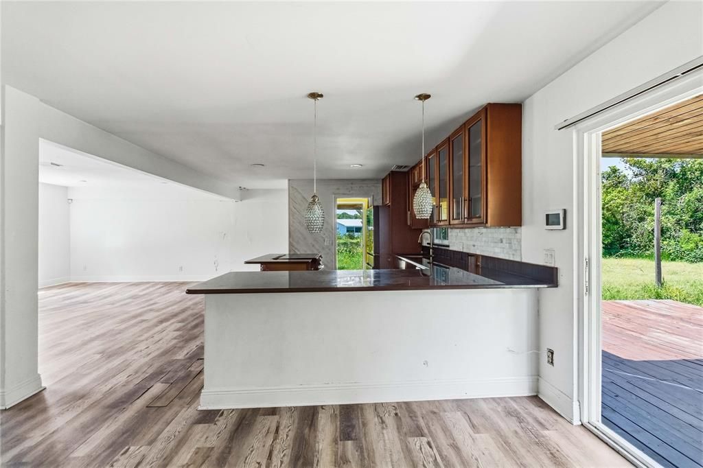 For Sale: $450,000 (3 beds, 1 baths, 2700 Square Feet)