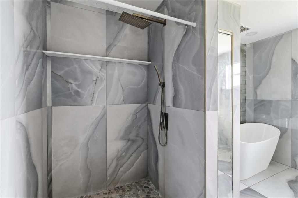 For Sale: $450,000 (3 beds, 1 baths, 2700 Square Feet)