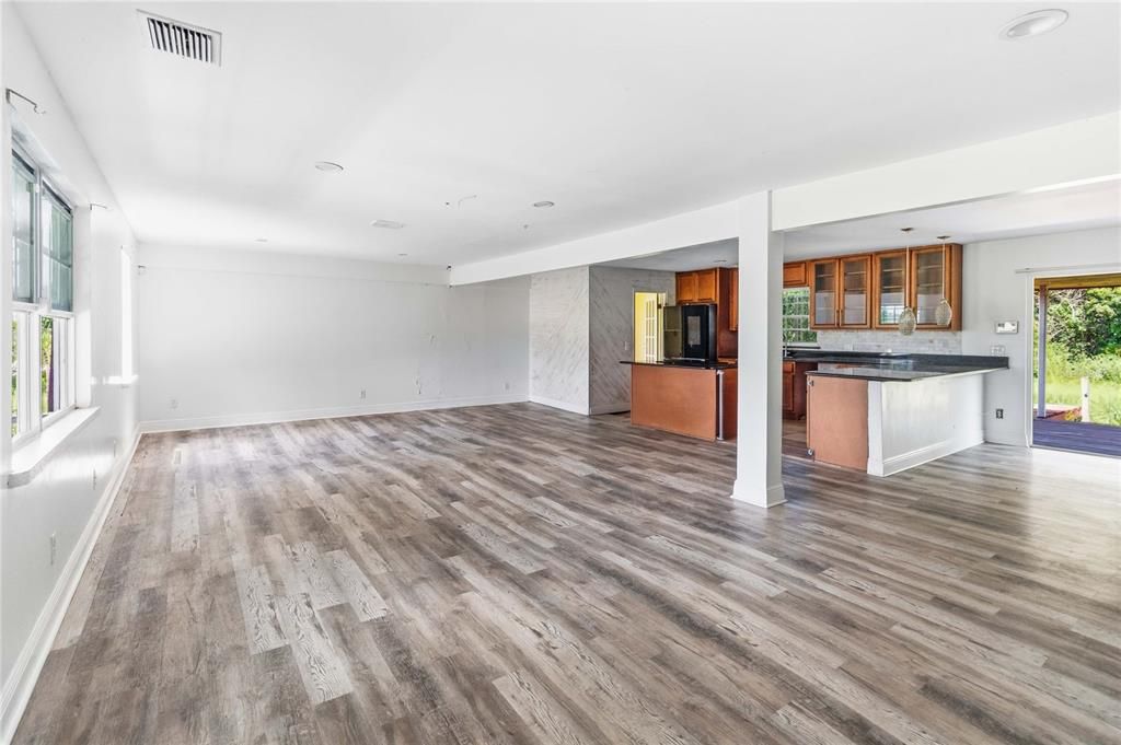 For Sale: $450,000 (3 beds, 1 baths, 2700 Square Feet)