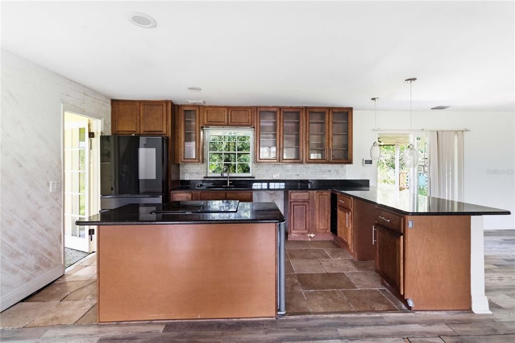 For Sale: $450,000 (3 beds, 1 baths, 2700 Square Feet)