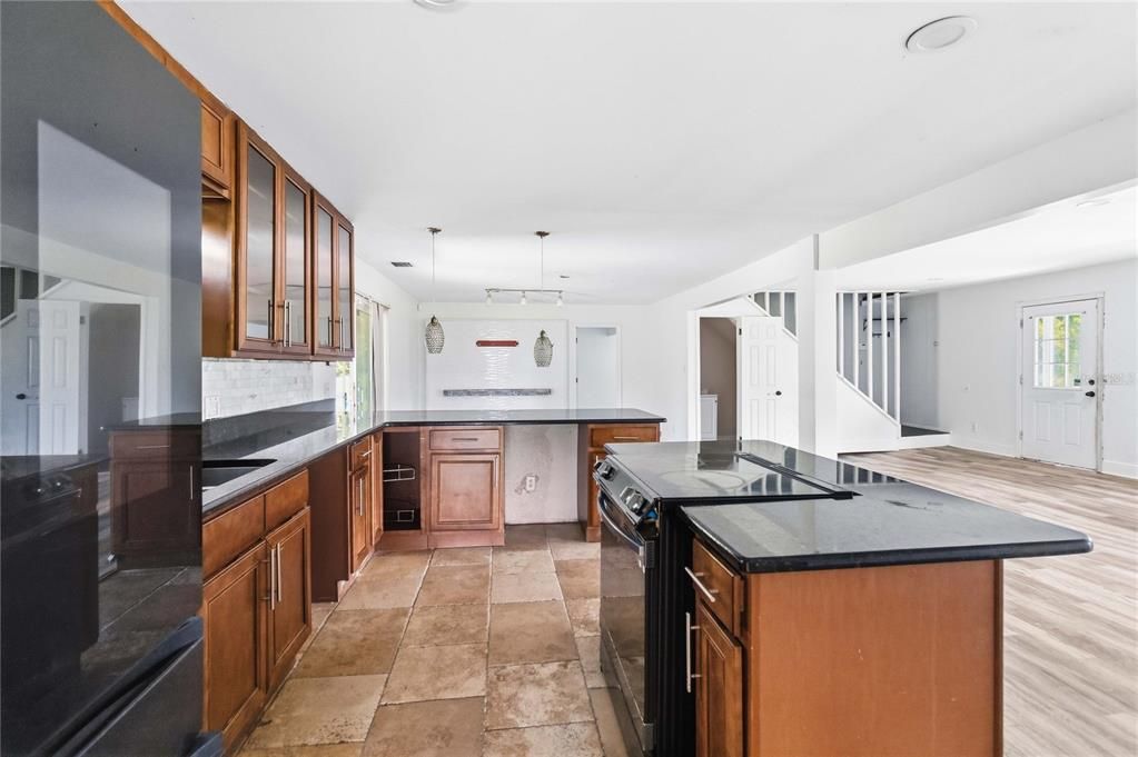 For Sale: $450,000 (3 beds, 1 baths, 2700 Square Feet)
